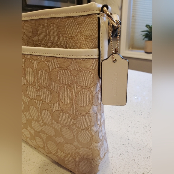 Coach Tan Crossbody Bag with Signature Design - Picture 5 of 6